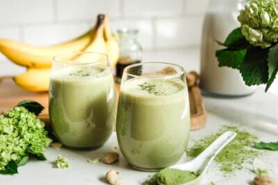 Vanilla matcha fat-burning smoothies for weight loss.